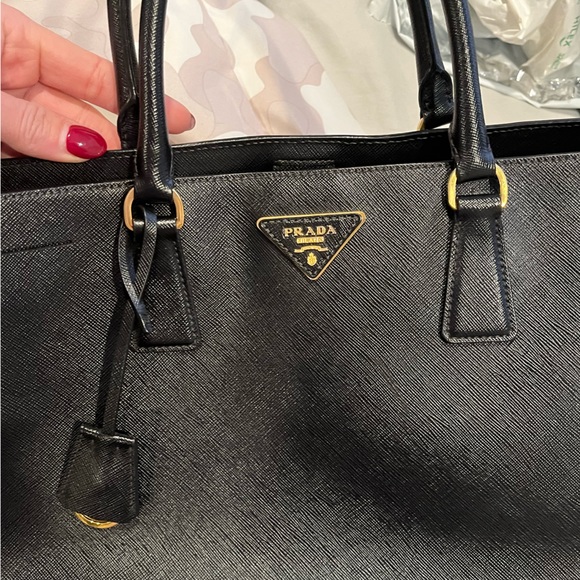 Prada Saffiano Gardner’s Tote Bag 🖤💛 - Picture 7 of 8